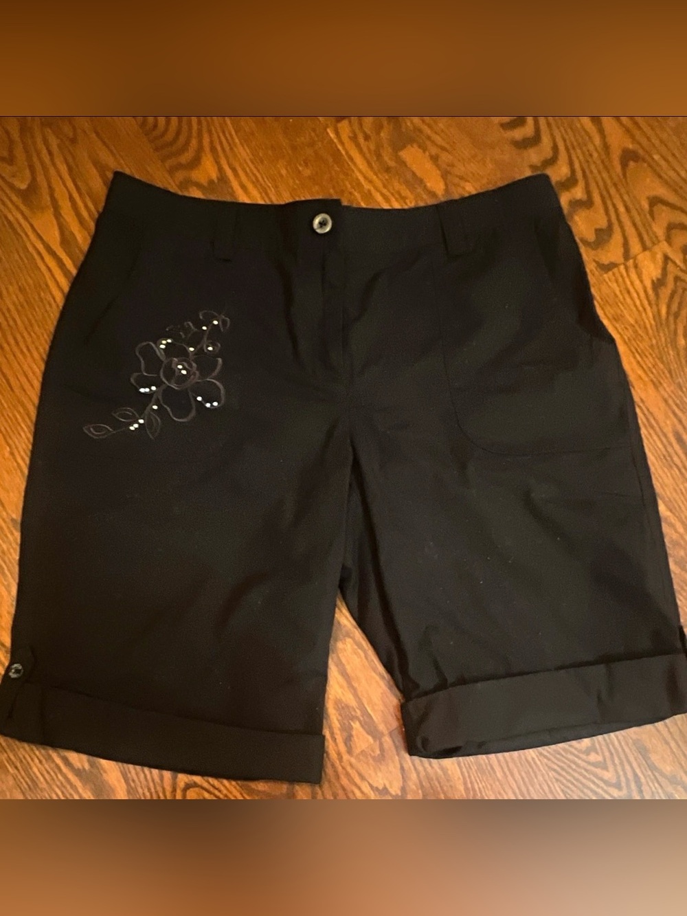 IZOD Shorts Womens 10 Black Bermuda Pockets Button Closure Floral Embroidery